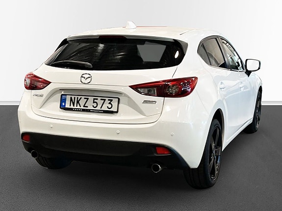 Mazda 3 4 of 5