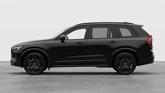Volvo XC90 2 of 13