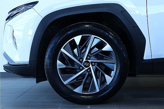 Hyundai Tucson 2 of 5