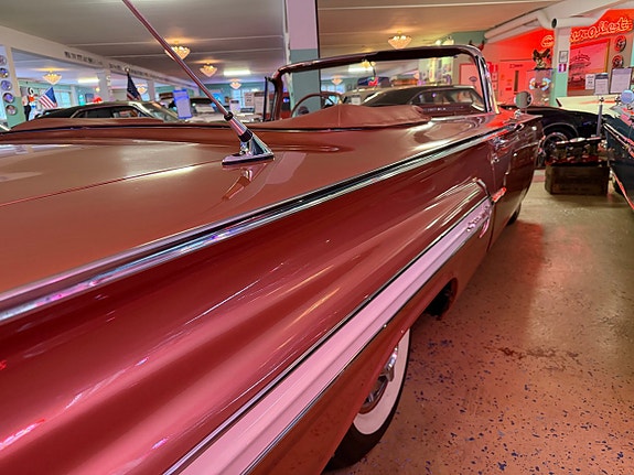 Chevrolet Impala 13 of 30