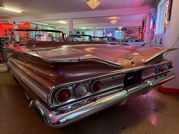 Chevrolet Impala 9 of 30