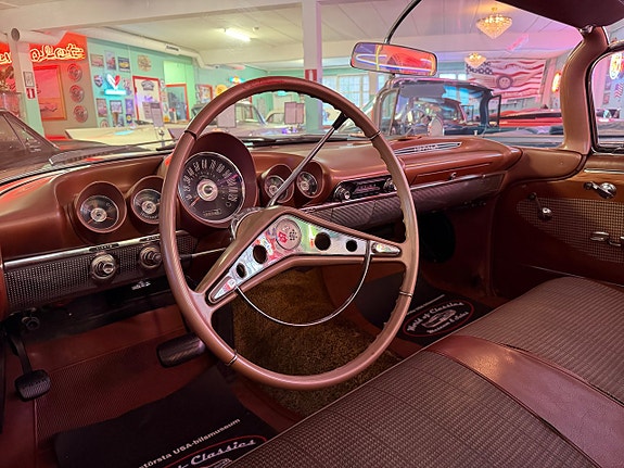 Chevrolet Impala 23 of 30