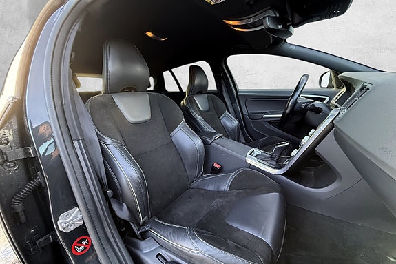 Volvo V60 11 of 27
