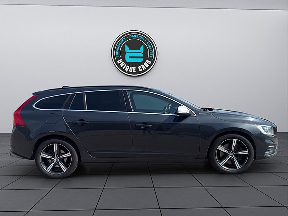 Volvo V60 2 of 5
