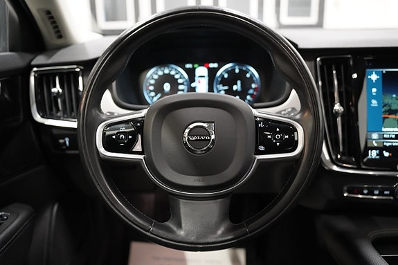 Volvo V90 10 of 22