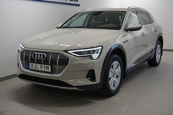 Audi e-tron 3 of 5
