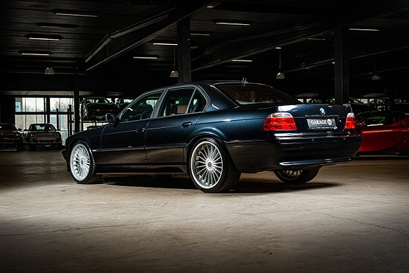BMW 750i 4 of 5