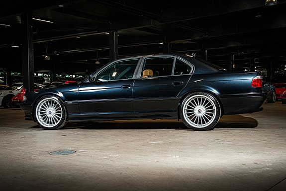 BMW 750i 3 of 5