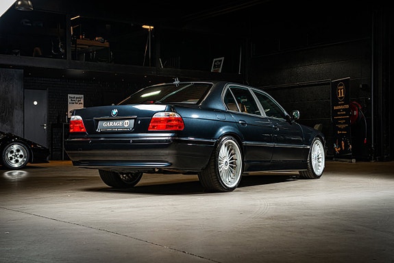 BMW 750i 5 of 5