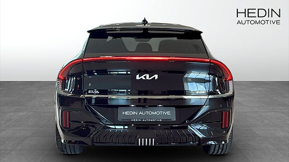 Kia EV6 8 of 13