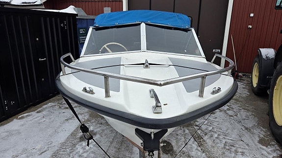 Ryds Hajen Sport (endast båt utan motor) inklusive 80-traile 7 of 7