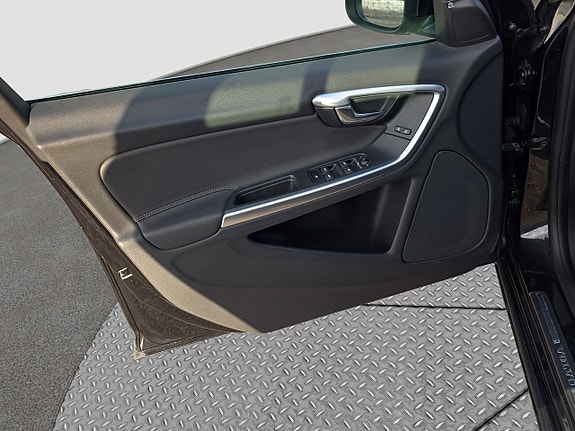 Volvo S60 9 of 12
