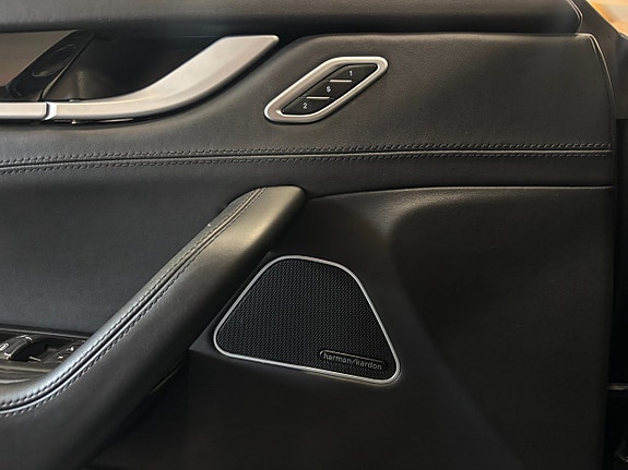 Maserati Levante 5 of 24