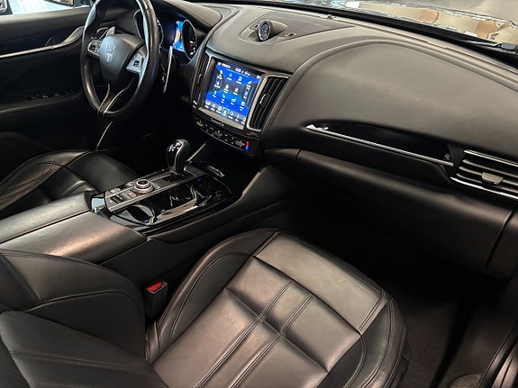 Maserati Levante 18 of 24