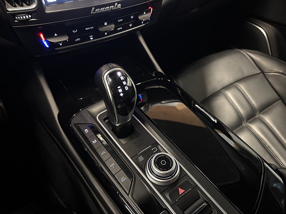 Maserati Levante 12 of 24