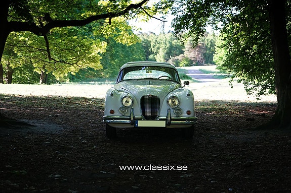 Jaguar XK150 11 of 16