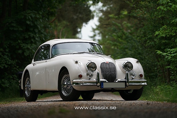 Jaguar XK150 10 of 16