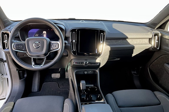 Volvo XC40 4 of 5