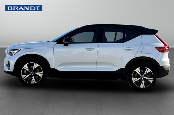 Volvo XC40 3 of 5