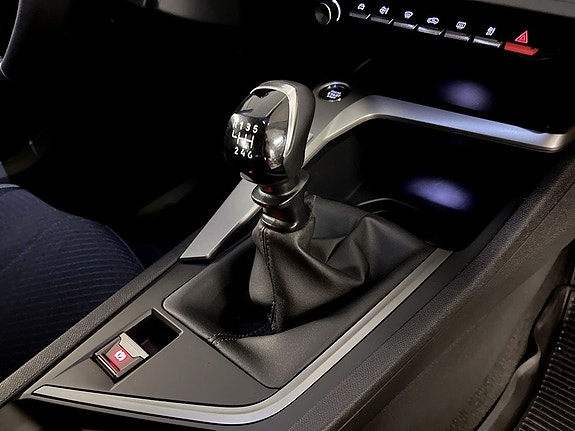 Peugeot 308 10 of 15