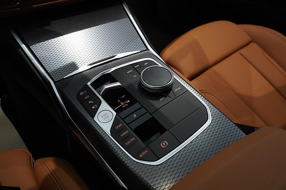 BMW 330e 11 of 13