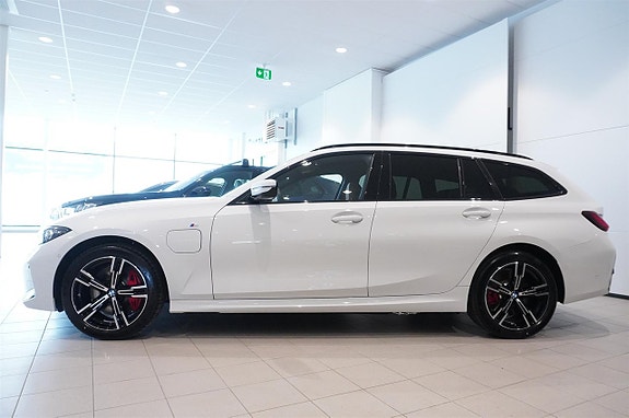 BMW 330e 3 of 13