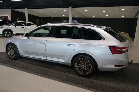 Skoda Superb 2 of 5