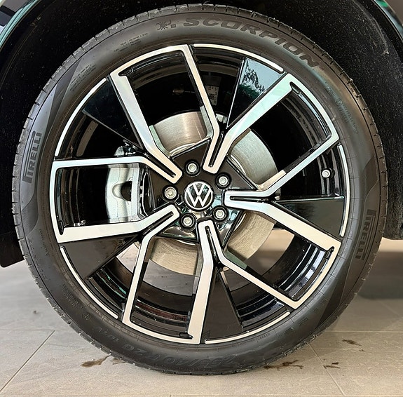 Volkswagen Tiguan 9 of 21