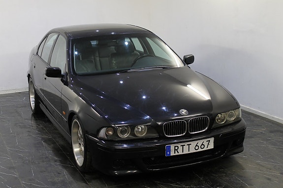 BMW 540i 4 of 5