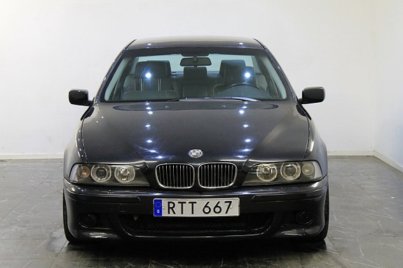 BMW 540i 3 of 5