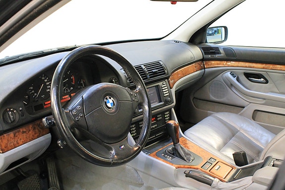 BMW 540i 8 of 12