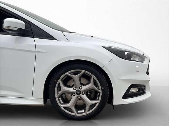 Ford Focus 24 of 24