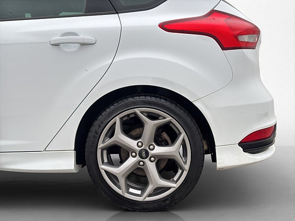 Ford Focus 22 of 24