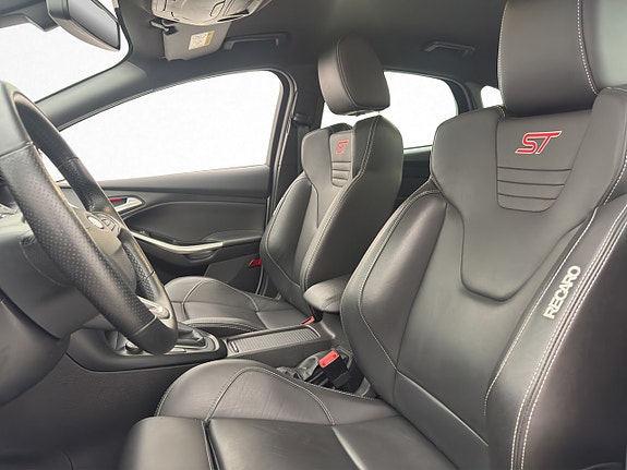 Ford Focus 19 of 24