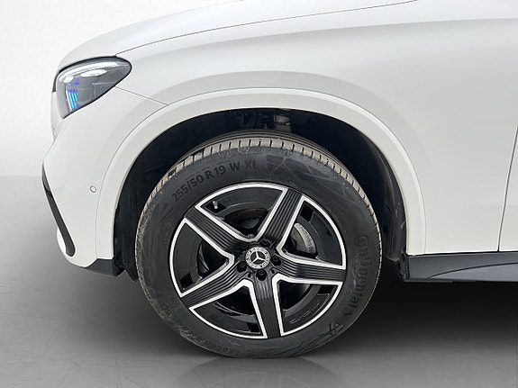 Mercedes-Benz GLC400 e 28 of 30