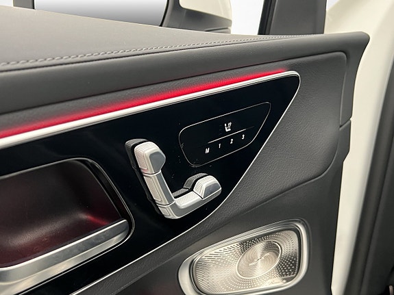 Mercedes-Benz GLC400 e 13 of 30