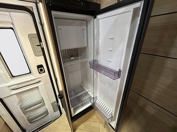 CHALLENGER 3057 GRAPHITE EDITION 180hk AUTOMAT LÅNGBÄDDAR DIESELVÄRMARE Face-To-Face Sittgrupp 11 of 30