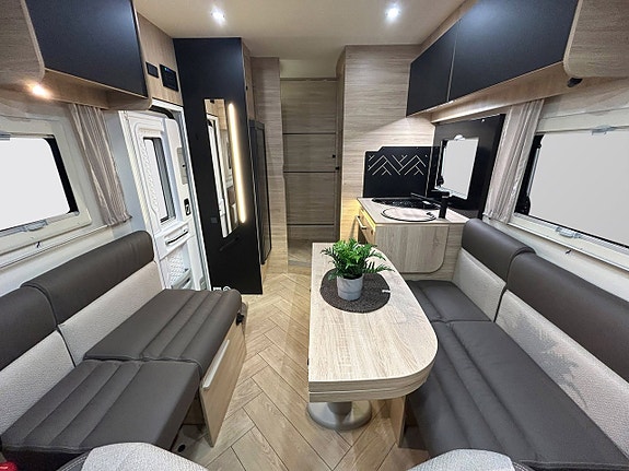 CHALLENGER 3057 GRAPHITE EDITION 180hk AUTOMAT LÅNGBÄDDAR DIESELVÄRMARE Face-To-Face Sittgrupp 6 of 30