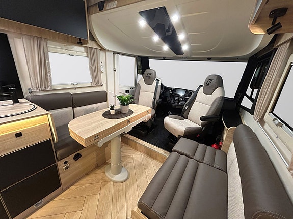 CHALLENGER 3057 GRAPHITE EDITION 180hk AUTOMAT LÅNGBÄDDAR DIESELVÄRMARE Face-To-Face Sittgrupp 4 of 30