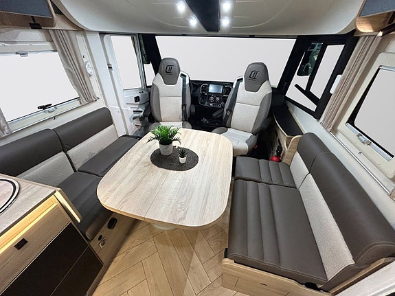 CHALLENGER 3057 GRAPHITE EDITION 180hk AUTOMAT LÅNGBÄDDAR DIESELVÄRMARE Face-To-Face Sittgrupp 7 of 30