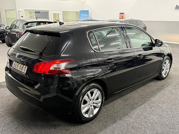 Peugeot 308 4 of 5
