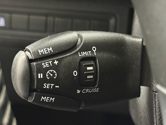 Peugeot 308 16 of 19