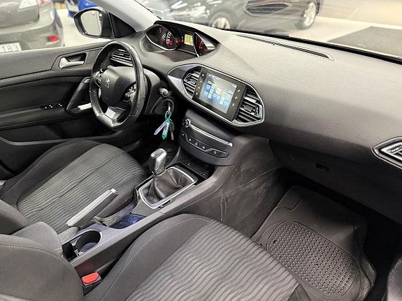 Peugeot 308 9 of 19