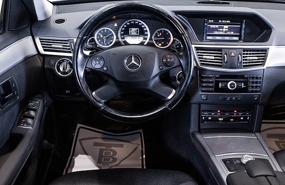Mercedes-Benz E220 16 of 22