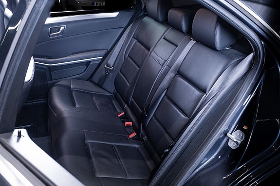Mercedes-Benz E220 22 of 22