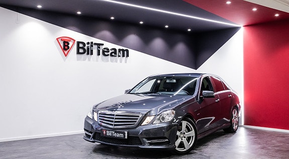 Mercedes-Benz E220 2 of 5