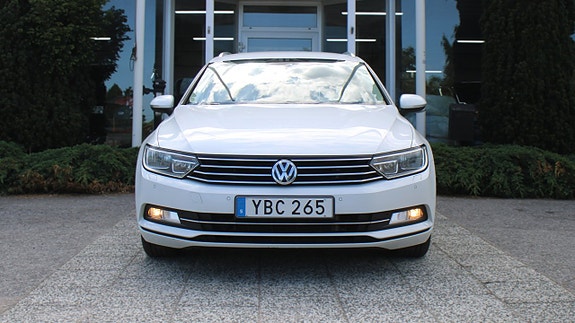 Volkswagen Passat 2 of 5