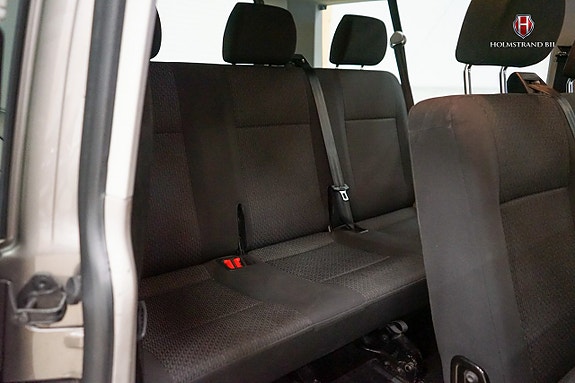 Volkswagen Caravelle 12 of 16