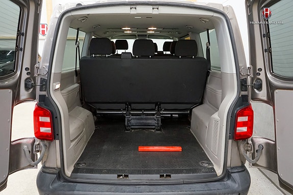 Volkswagen Caravelle 8 of 16