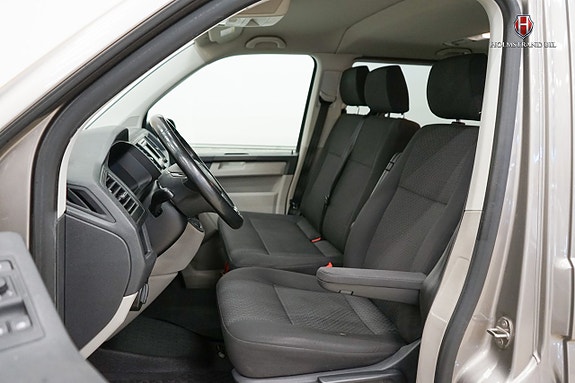 Volkswagen Caravelle 10 of 16
